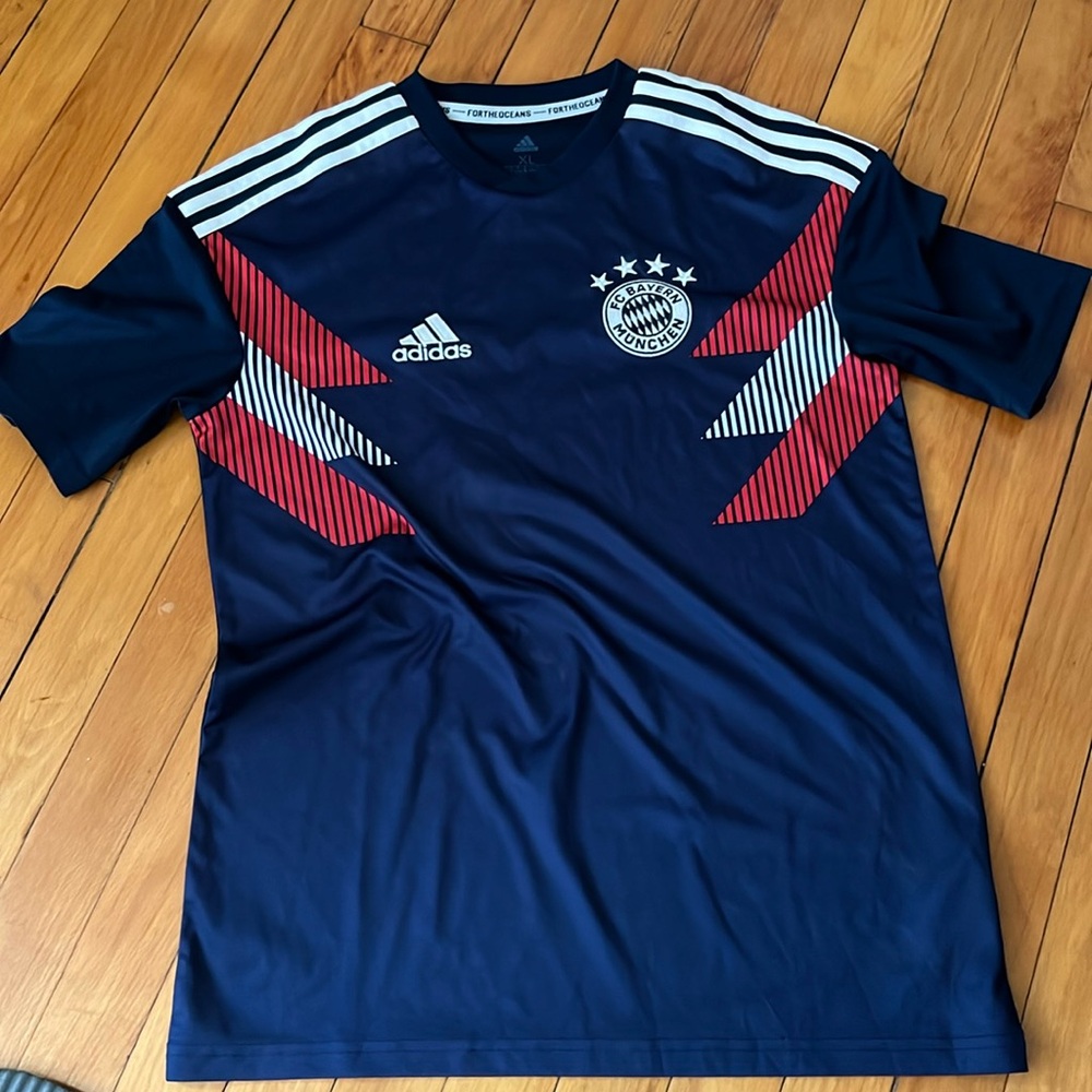 Adidas Bayern Munchen (kids XL) fits size 12
